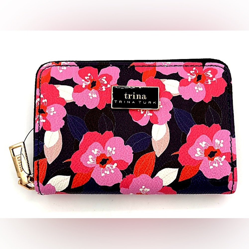 TRINA TURK All Over Narcissus Floral Zip Around Wallet NWT In Box 🌸💗